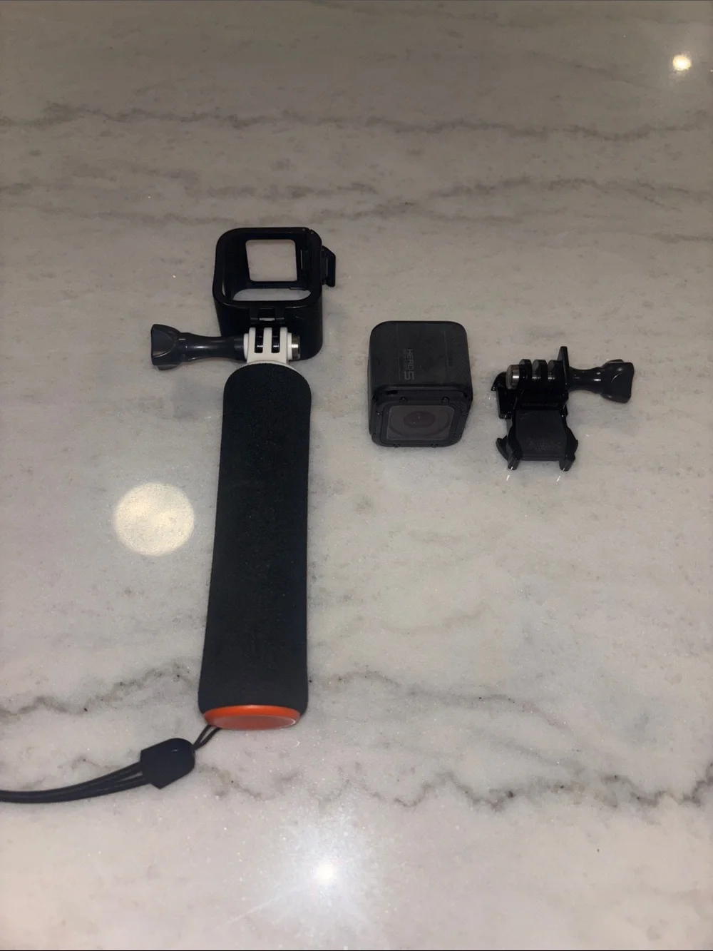 GoPro Hero Session 5 Accessory Mount & Floating Hand Grip
